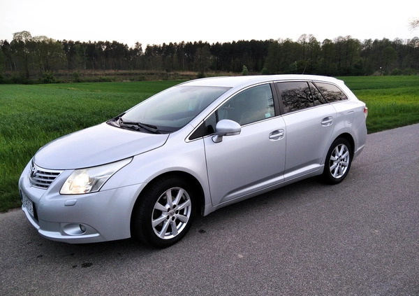 Toyota Avensis cena 27400 przebieg: 305000, rok produkcji 2011 z Garwolin małe 466